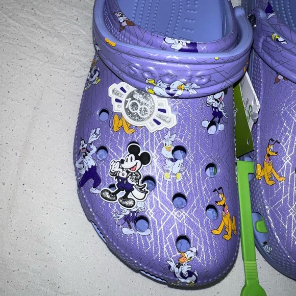 Disney 100th anniversary crocs brand new size 8 - Picture 2 of 3
